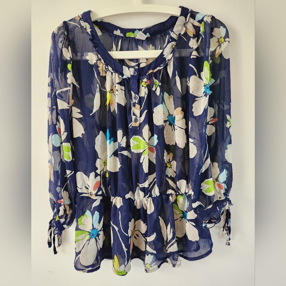 -- 4💎 for $15-- Old Navy Blue Ruffled Tie Front Blouse